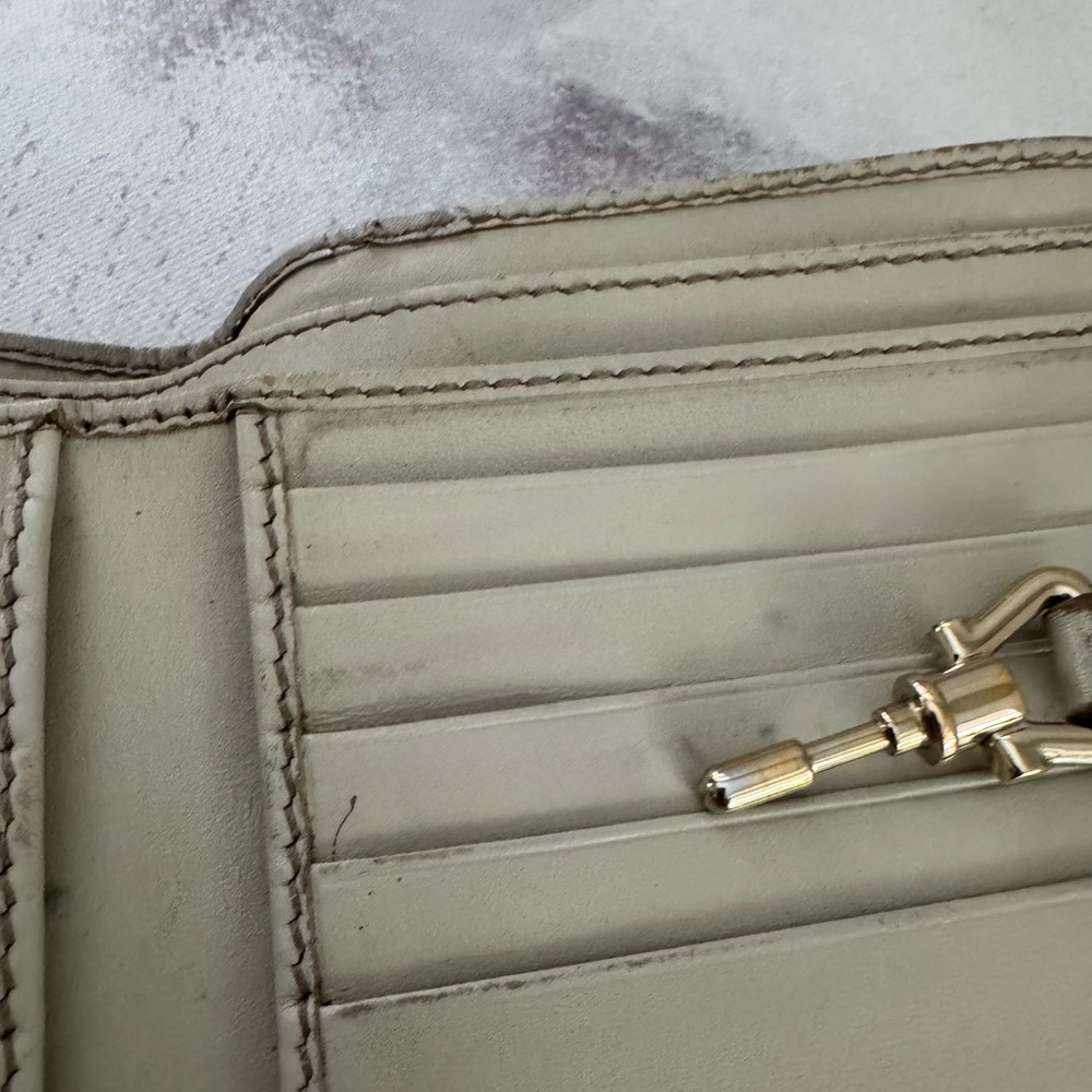 Gucci Guccissima Ivory Leather GG Logo BiFold Wallet, Gold Piston Closure - Picture 9 of 14